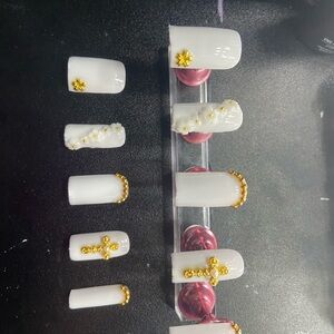 Elegant White and Gold Nail Art Set